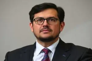política monetária restritiva