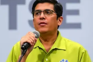 TSE adia julgamento