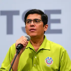 TSE adia julgamento